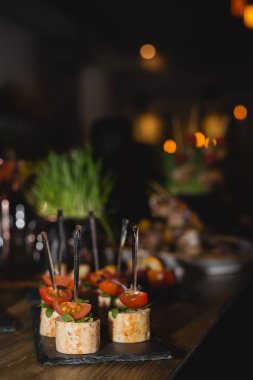 Açık büfe bir tavuk gelen snack