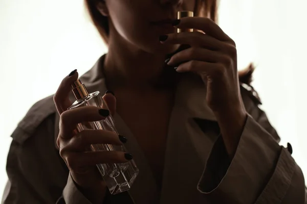 Girl smelling perfume — Stock Photo, Image