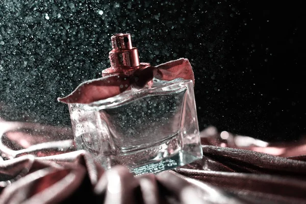 Spray perfume — Stock Photo, Image