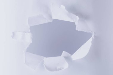 kağıt üzerinde delik