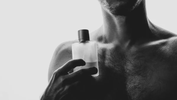 Hombre Con Perfume Blanco Negro — Foto de Stock