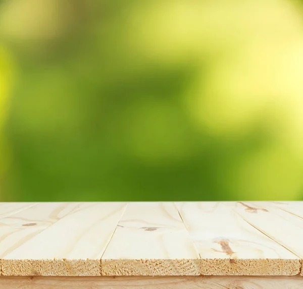 Empty wooden table with garden bokeh — Stock Photo, Image