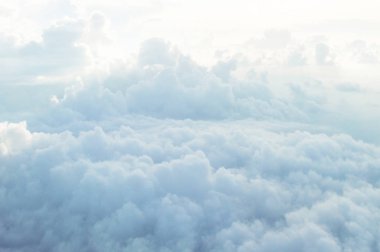 Bulutlu mavi gökyüzü