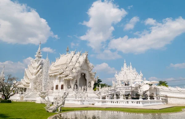 Decoración tailandesa en Wat Rong Kun en la provincia de Chiang Rai Tailandia — Foto de Stock