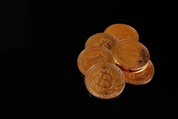 Pilha de Bitcoins física moeda virtual — Fotografia de Stock