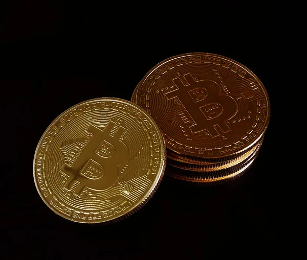 Pilha de Bitcoins física moeda virtual — Fotografia de Stock