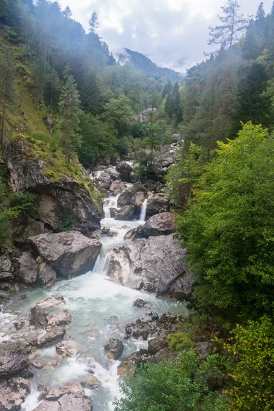 Amantes de las cascadas, Abjasia . — Foto de Stock