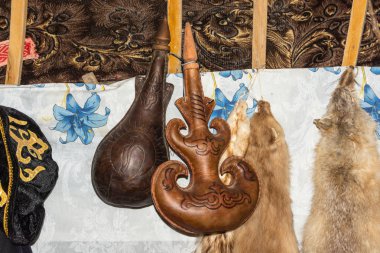 Kazak deri gemi, tursuk. 