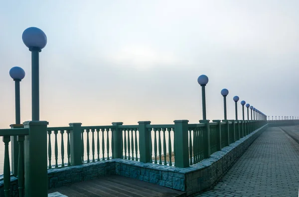 Manhã nebulosa no rio Volga . — Fotografia de Stock