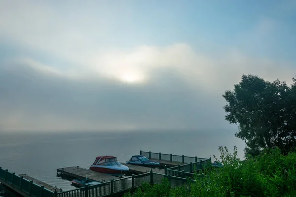 Foggy matin sur la Volga . — Photo