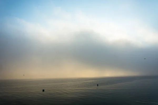 Foggy morning on the Volga river. — Stock Photo, Image