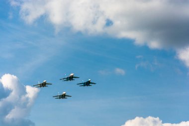 Gökyüzündeki uçaklar. 