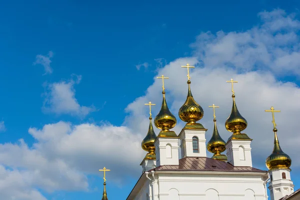 Cúpulas douradas da Catedral da Dormição na cidade de Ivanovo, Russ — Fotografia de Stock