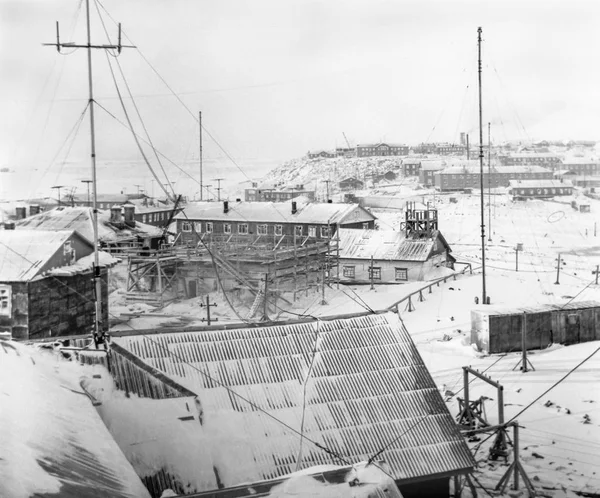 Isla cubierta de nieve de Dikson, Krasnoyarsk Krai . — Foto de Stock