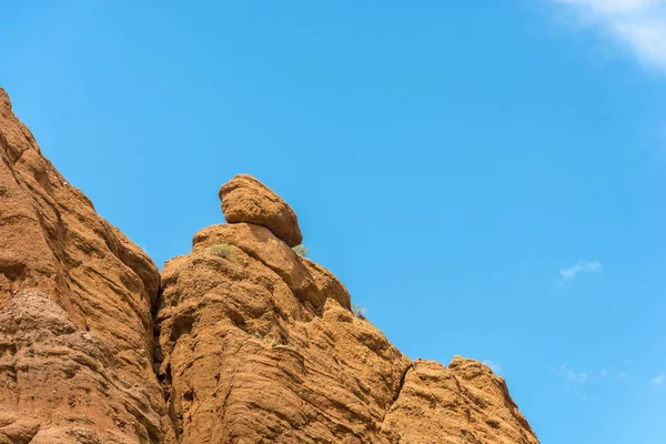 Fragmento de montañas eólicas anaranjadas . — Foto de Stock