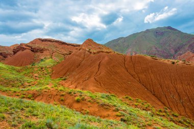 Güzel dağ manzarası Aeolian dağlarda, Kyrgyzsta