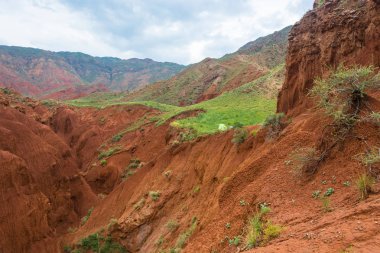 Turist çadır Aeolian Dağları, Kırgızistan. 