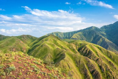 Güzel dağ manzarası Aeolian dağlarda, Kyrgyzsta