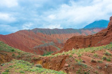 Güzel dağ manzarası Aeolian dağlarda, Kyrgyzsta