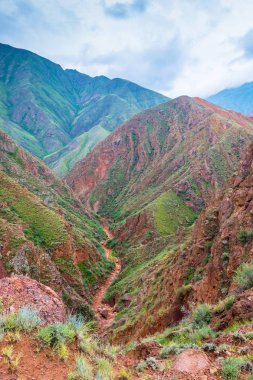 Güzel dağ manzarası Aeolian dağlarda, Kyrgyzsta