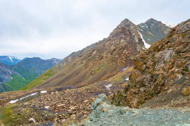 Kırgızistan Dağı geçişi. 