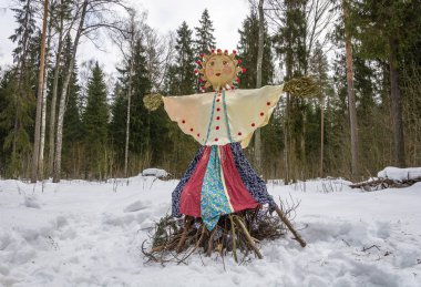 Maslenitsa parlak güzel effigy. 