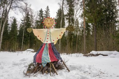 Maslenitsa parlak güzel effigy. 