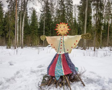 Maslenitsa parlak güzel effigy. 