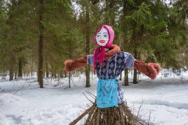 Maslenitsa parlak güzel effigy. 