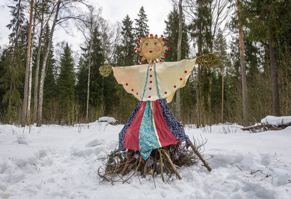 Яркая красивая статуя Масленицы
. 