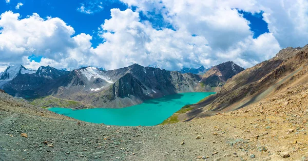 Panorama mountain lake Ala-Kul, Kırgızistan. 