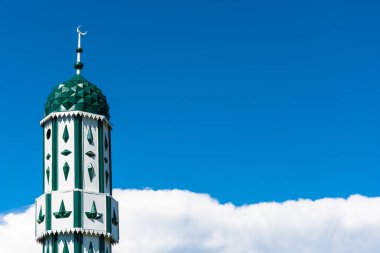 Caminin yeşil kubbe. 