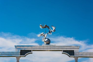 Taşkent, Uzbe artan havaya doğru leylek ile kemer Ezgulik