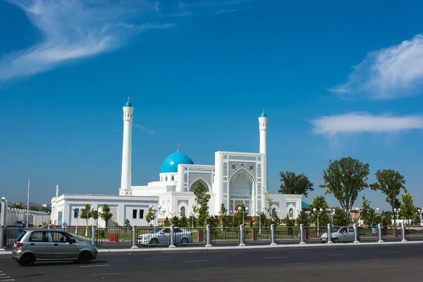 Mezquita blanca menor en Taskent, Uzbekistán . — Foto de Stock