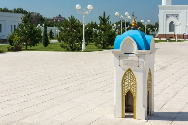 Plaats voor donaties aan de moskee Minor in Tasjkent, Oezbekistan — Stockfoto