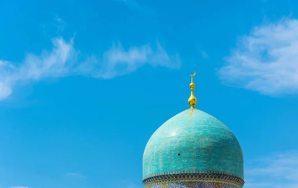 De moslim moskee koepel in Tasjkent, Oezbekistan. — Stockfoto
