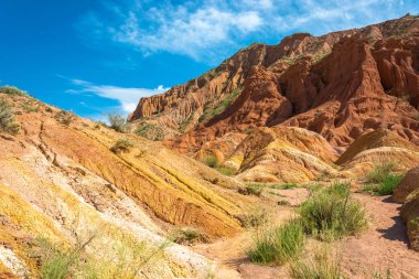 Dağ manzarası Kanyon peri masalı, Kırgızistan. 