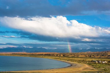 Kırgızistan 'daki Issyk-Kul Gölü kıyısında.. 