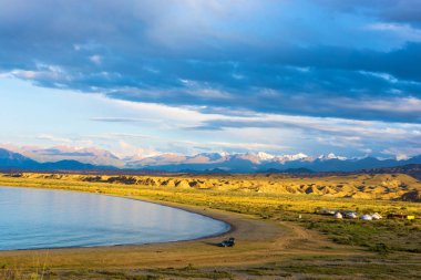 Kırgızistan 'daki Issyk-Kul Gölü kıyısında.. 