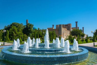 Çeşme parkta Registan Meydanı ' Samarkand, Uz