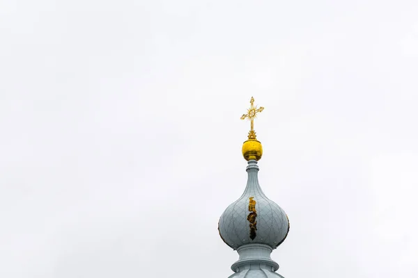 Οι θόλοι του καθεδρικού ναού της Αναστάσεως στο St. Pet Smolny — Φωτογραφία Αρχείου