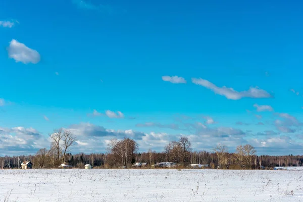 Paisagem rural no inverno dia gelado, Rússia . — Fotografia de Stock