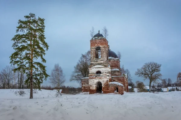 As ruínas da antiga igreja russa . — Fotografia de Stock