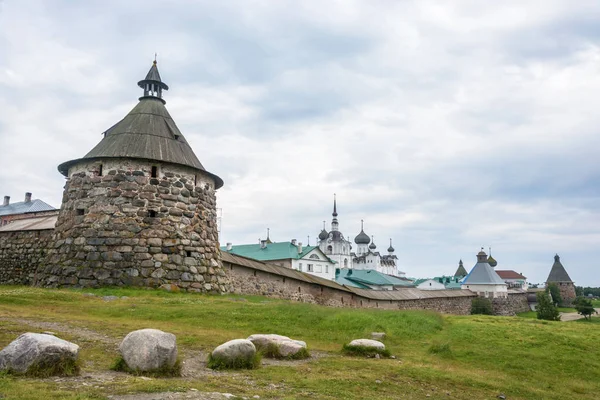 Vista del monasterio Spaso-Preobrazhensky Solovetsky . —  Fotos de Stock