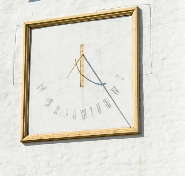 ソロヴェツキー修道院の壁に日時計. — ストック写真