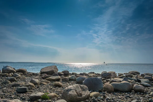 Le rivage rocheux de la mer Blanche . — Photo