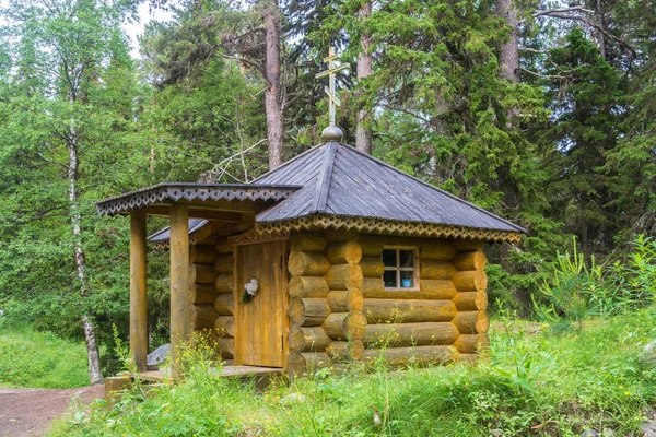 Solovki üzerinde Sekirnaya Dağı'nda küçük bir ahşap Şapel.