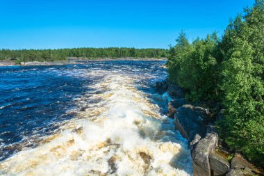 Karelya vahşi nehir. 