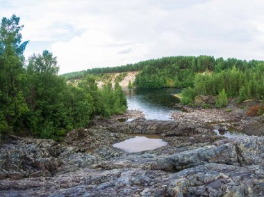 Bir eski volkan üzerinde Girvas, Karelya. 