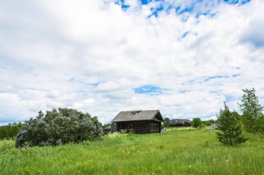 Ölü bir köy Burdovo manzara. 